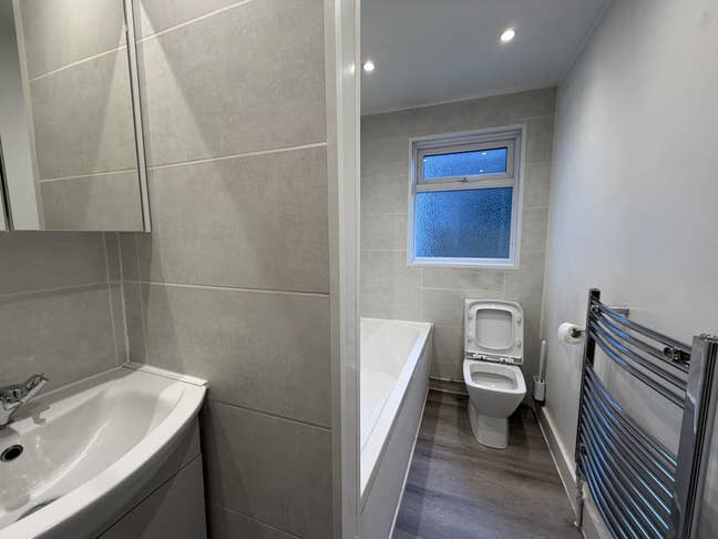 Newly Decorated 2 Bed Garden Flat SW16 Main Photo