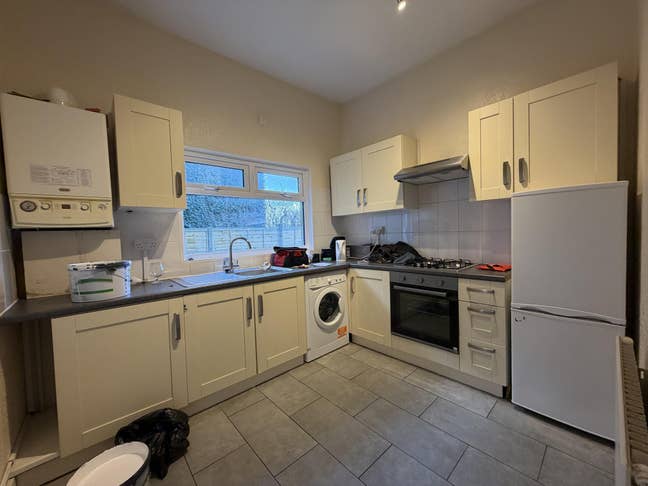 Newly Decorated 2 Bed Garden Flat SW16 Main Photo
