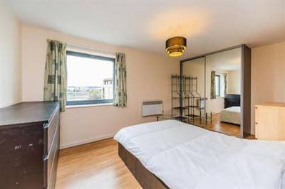 Modern 2 Bed 2 Bath Flat W Balcony-Stratford Main Photo