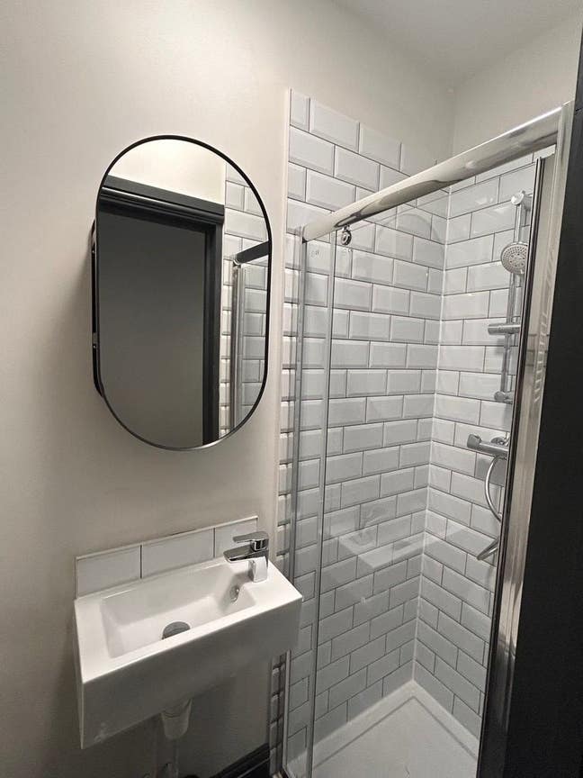 Room to rent with Ensuite in house share  Main Photo