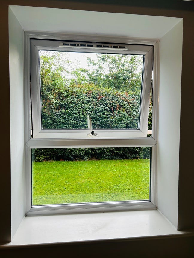 Ensuite Room in a Safe, Well-Connected Area Main Photo