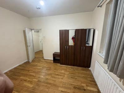 ✨ Double Room in 4-Bed House |All Bills Inc.| RM8 Main Photo