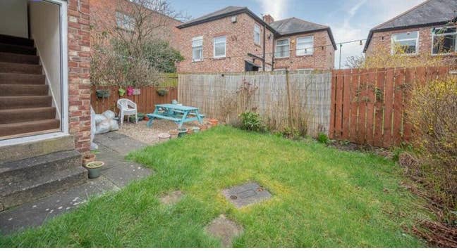 Double room in three bed upper Tyneside flat Main Photo