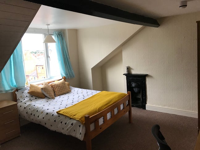 Spacious Victorian house share on Glenfield Rd Main Photo