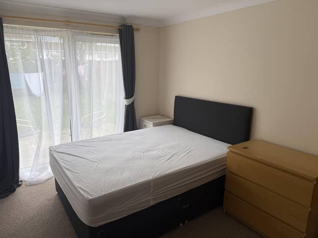 Large Double Room Royston  Main Photo