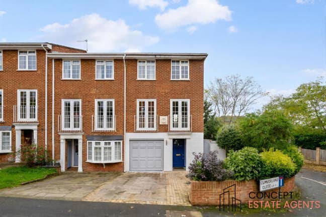 Modern 4 Bed Townhouse in Quiet Wimbledon, SW20 Main Photo