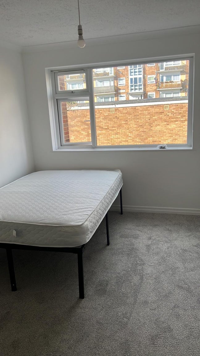 Double room in a shared property in Wembley Main Photo