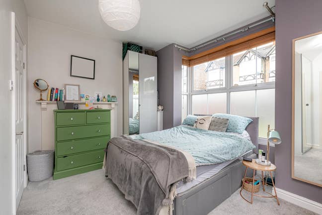 Lovely Ensuite room next to Station and Rye Main Photo