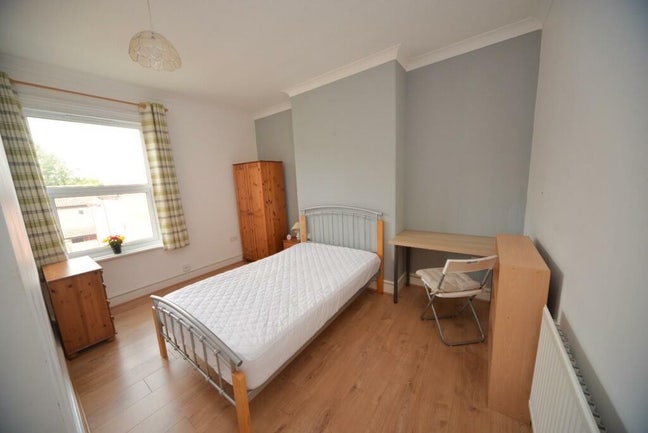 Double room in beautiful Edwardian home  Main Photo