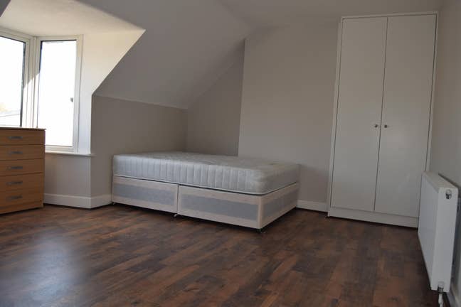 King size bedroom with all bills included Main Photo