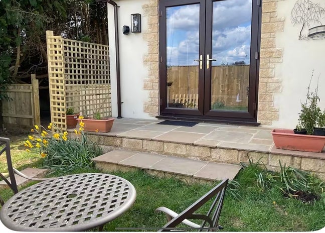 Fully furnished annexe mon- fri Main Photo