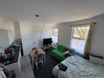 Amazing Location  Studio Main Photo