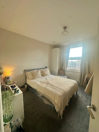 2 rooms to rent in 3 bed flat Main Photo