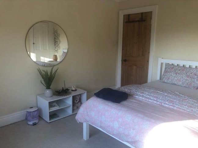 Double room is available for rent in - CR8 1BP Main Photo