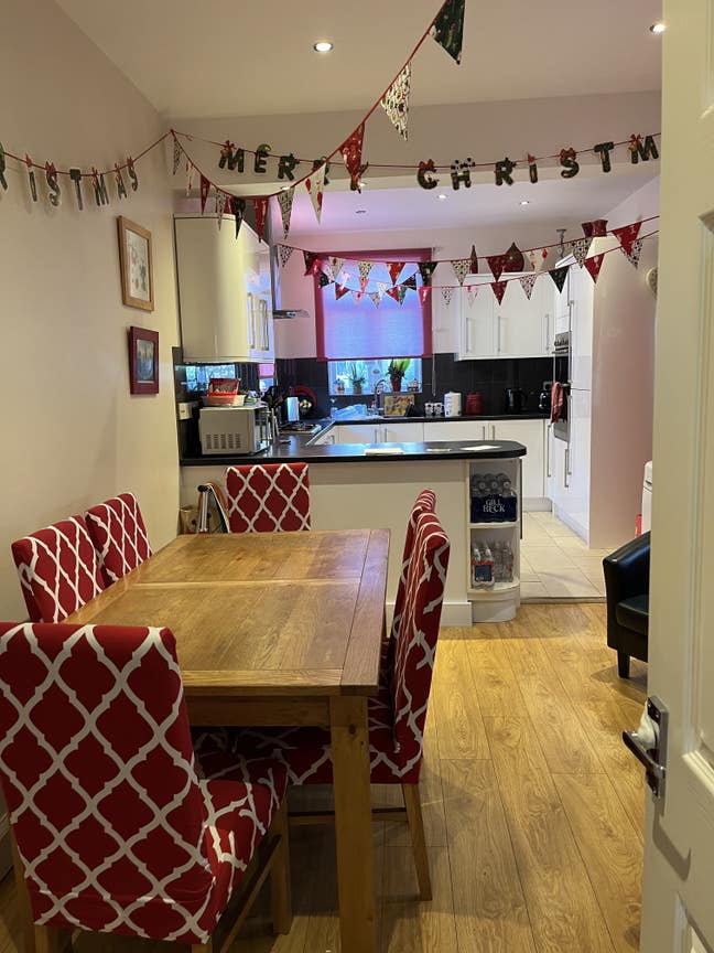 2 part furnished rooms. Main Photo