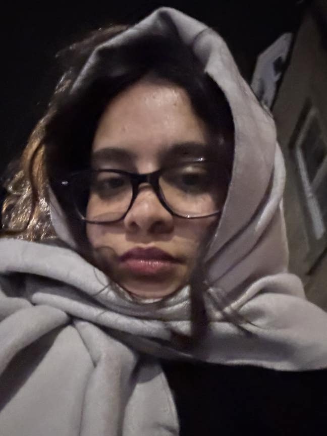 I am a female professional aged 25. I am look... Main Photo