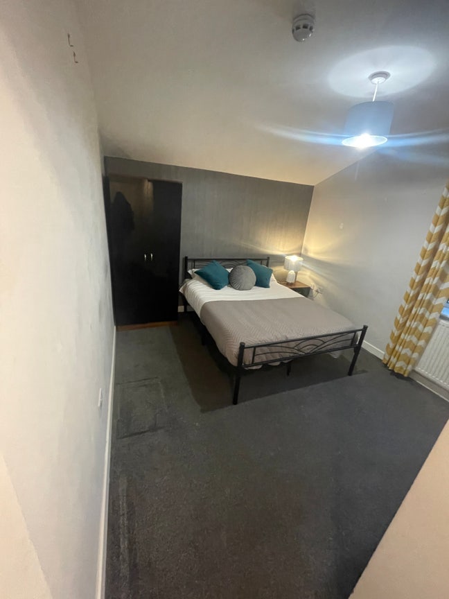 Spacious Double On-Suite in central Rotherham Main Photo