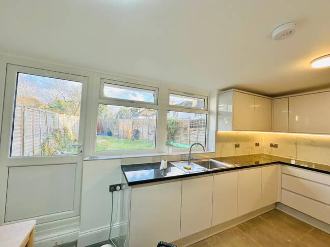 Newly Refurbished 4 bed House with Garden!!! Main Photo