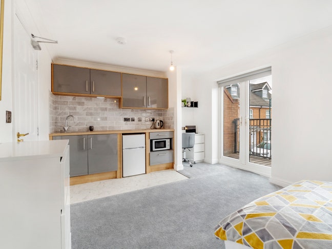 The Beautiful Hampton Studio PE7 Main Photo