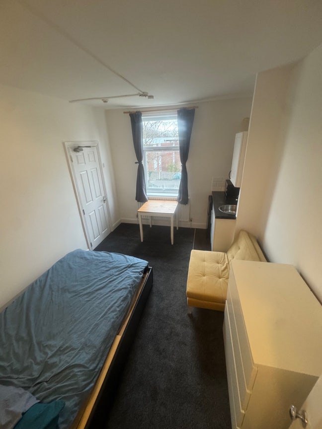 Lovely double ensuite studio room £595 all inc Main Photo