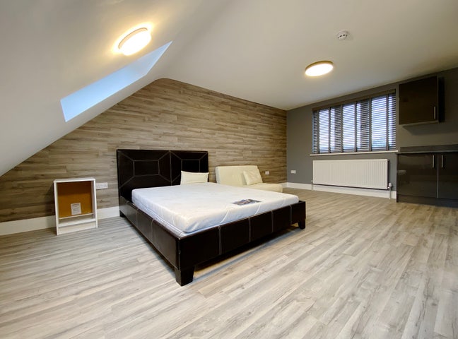 Ensuite Room & Kitchenette 15 Min to Hounslow West Main Photo