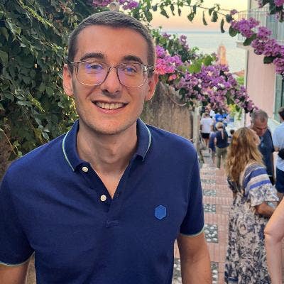 Looking for a comfortable room with good acce... Main Photo