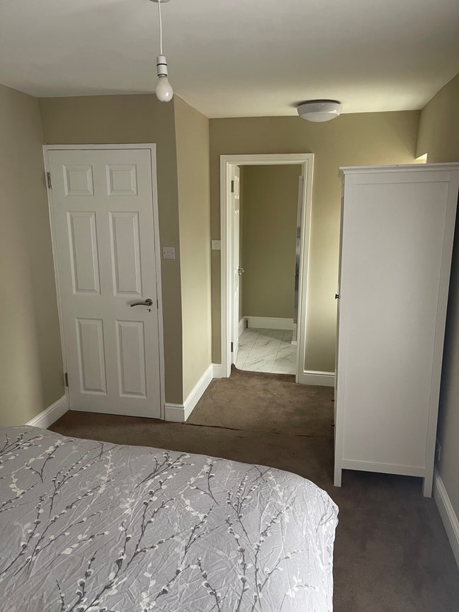 Large double en suite room Main Photo