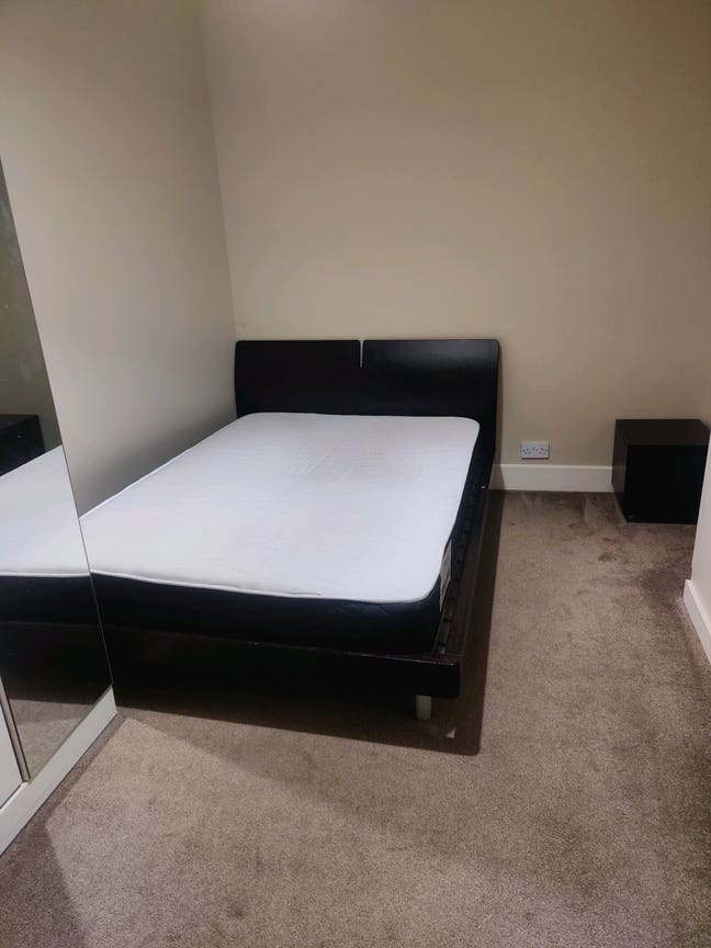 Looking for a couple  Main Photo