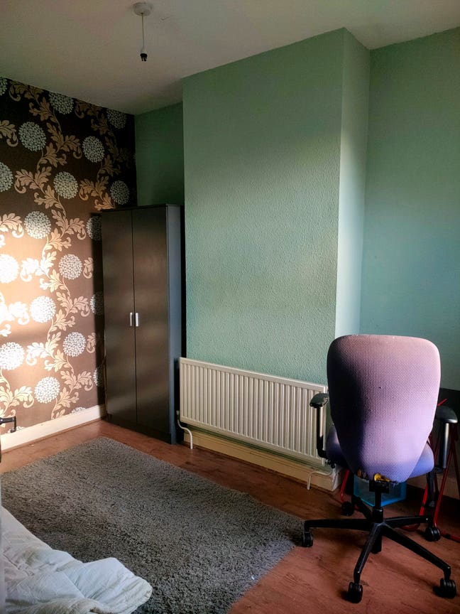 Large single room in Muslim household - B29  Main Photo