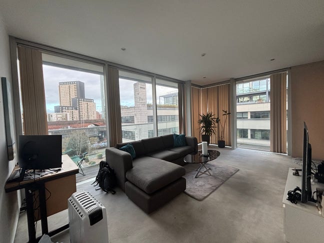 Bright & Modern Double Room with Private En-Suite  Main Photo