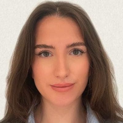 Professional Female seeks a double room Main Photo