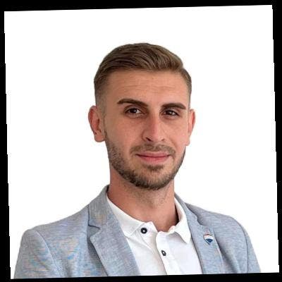 Professional Male seeks a single or double room Main Photo