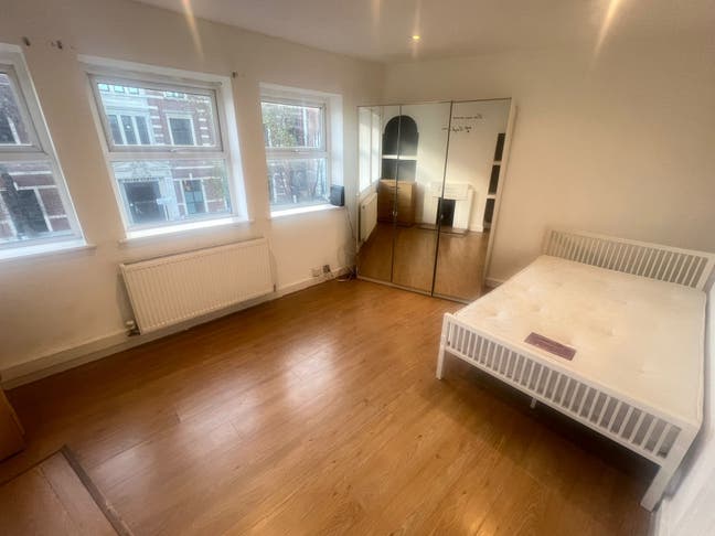 NEW Spacious doubles in Acton High Street (W3) Main Photo