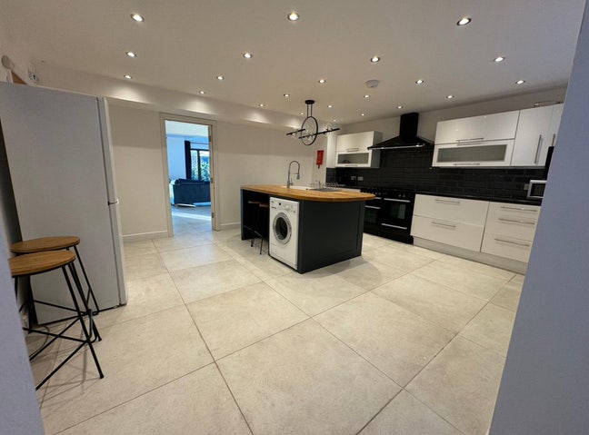 Double Room&Private Bathroom **East Goscote  Main Photo