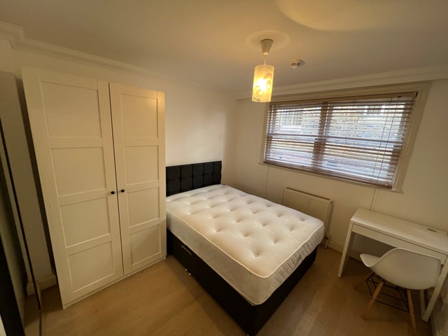 En-suite and Double Bedroom Near Clapham Junction Main Photo