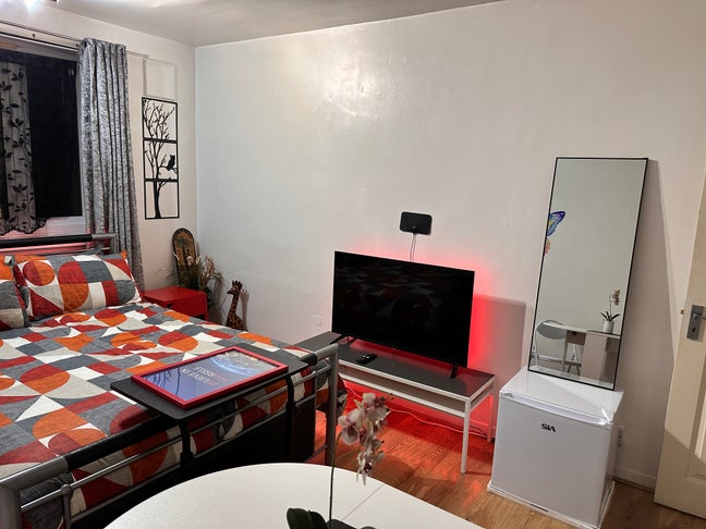 Extra large, modern, and cosy double room Main Photo