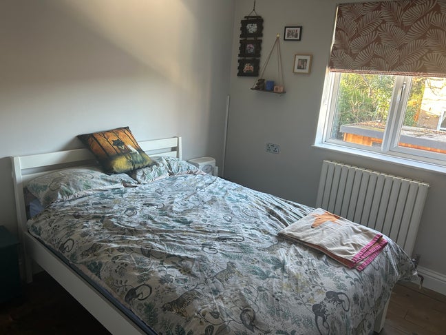 Double room in 3 bed house ideally for 3/4 days pw Main Photo
