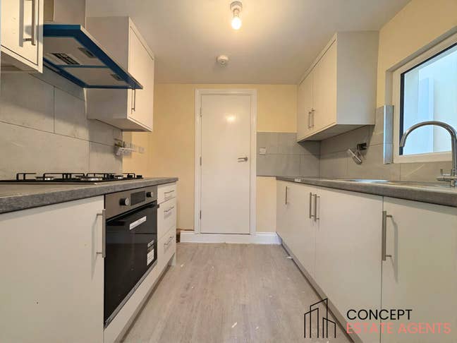 Refurbished 4 Bed House Next to St George’s, SW17 Main Photo