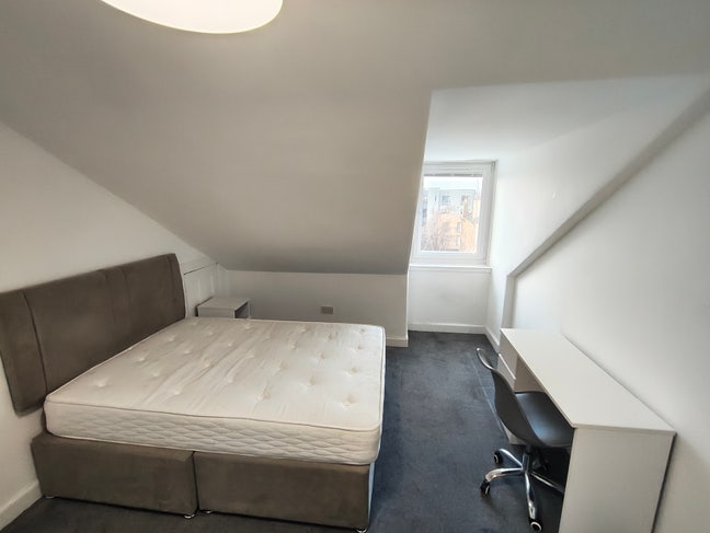 Double room in Bruntsfield available Main Photo