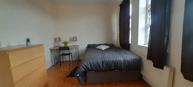 Bright Double room- 5 mins walk to Dollis Hill Main Photo