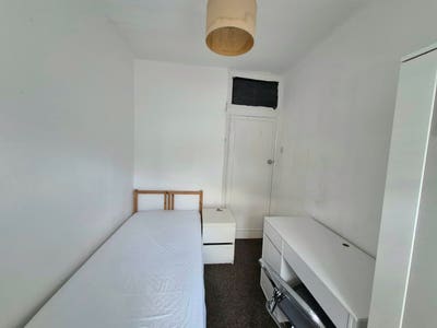Single room in Brent Cross-Woodville Rd.Bills inc Main Photo
