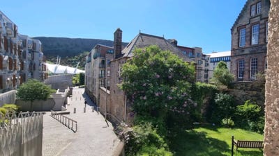 Large Double Room on the Quiet End of Royal Mile Main Photo