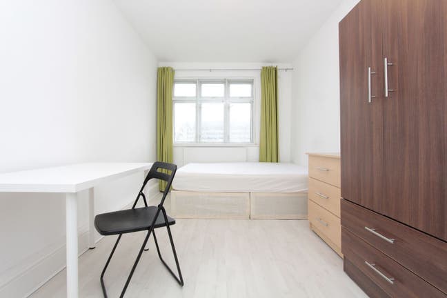 Spacious Double Room Next to Canary Wharf!  Main Photo