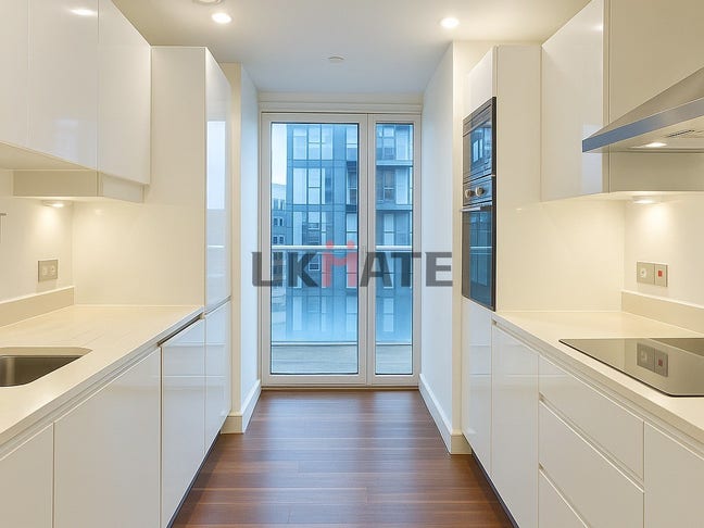 Lincoln Plaza- 3b2b- Only 1 room left Main Photo