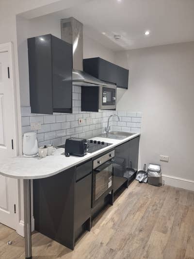 Bills Inc Furnised Self contained Flat-Eastbourne  Main Photo