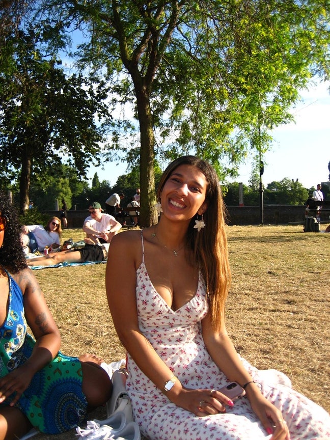 24 yo girl looking for room or studio to rent  Main Photo