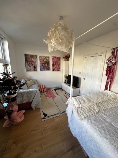 Looking for easygoing, tidy, female flatmate! Main Photo