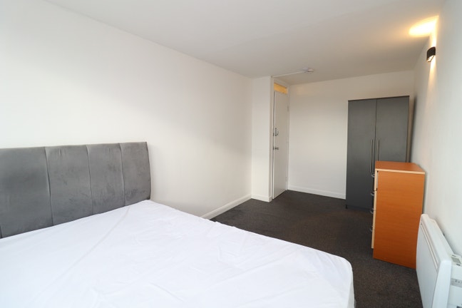 Great Offer! 3 Beautiful Rooms-Excellent Location  Main Photo