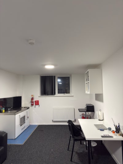 All Bills Inclusive Studio in City Centre!! Main Photo