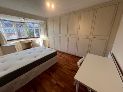 Lovely Room/Available Now/in Willesden Green Main Photo